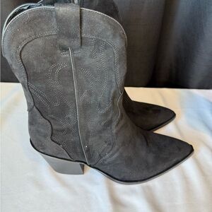 Universal Thread Black Heeled Boots Size 11 NWT